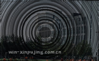 数据图表旁，分析人员正用红色记号圈出峰值。